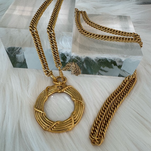 Chanel Vintage Magnifying Glass Necklace in Goldtone - Picture 11 of 13